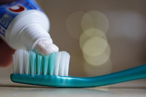 Zubní pasta a kartáček na zuby (ilustrační foto)